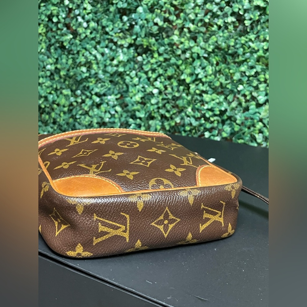 Louis Vuitton - Vintage Danube Monogram Canvas Crossbody Bag - 2002 - Picture 16 of 16